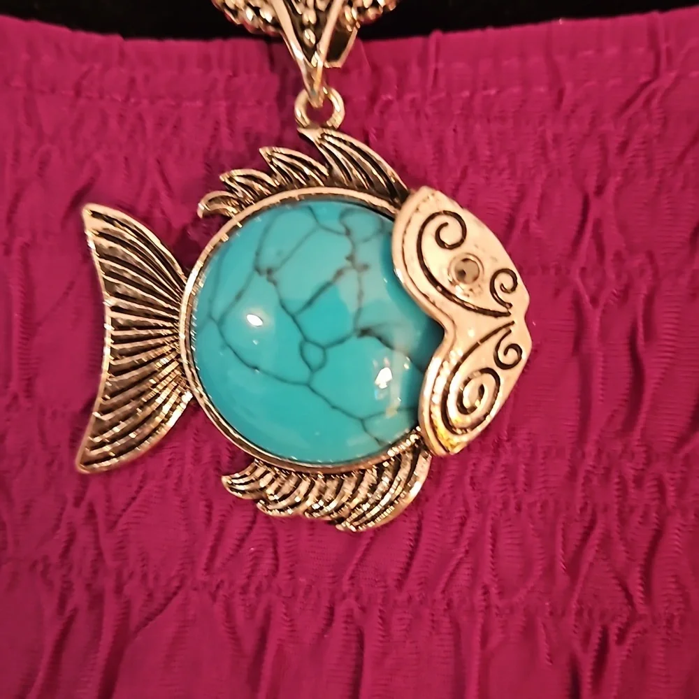 Turquoise & Silver colored Fish Necklace & Earrings - Alex Ryan, by CK Designs - Picture 3 of 7